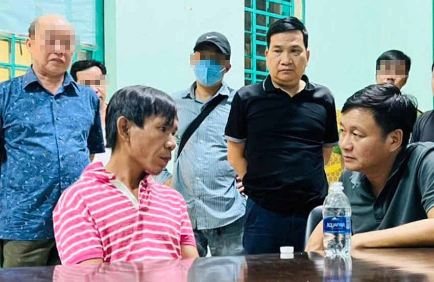 Thiếu tướng Nguyễn Sỹ Quang có mặt khi lấy lời khai của nghi can Dũng Thiếu tướng Nguyễn Sỹ Quang có mặt khi lấy lời khai của nghi can Dũng