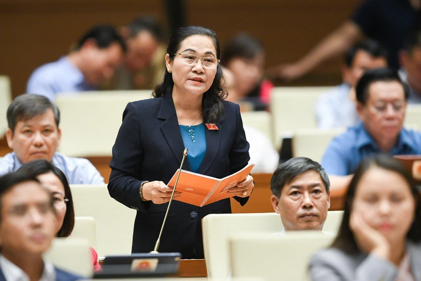 ĐBQH Nguyễn Thị Lệ (TP.HCM) chỉ rõ nguồn cung NƠXH trong thời gian qua còn ít, chưa đáp ứng nhu cầu NƠXH của công nhân, viên chức, người lao động. Ảnh: quochoi.vn ĐBQH Nguyễn Thị Lệ (TP.HCM) chỉ rõ nguồn cung NƠXH trong thời gian qua còn ít, chưa đáp ứng nhu cầu NƠXH của công nhân, viên chức, người lao động. Ảnh: quochoi.vn