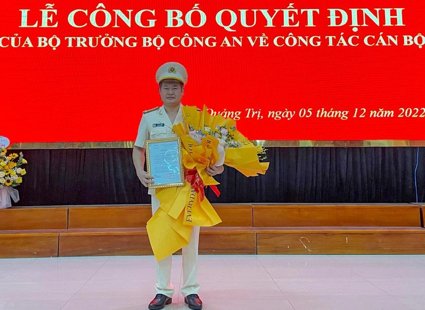 Thượng tá Lê Phi Hùng được bổ nhiệm làm Phó Giám đốc Công an tỉnh Quảng Trị. Ảnh: ND Thượng tá Lê Phi Hùng được bổ nhiệm làm Phó Giám đốc Công an tỉnh Quảng Trị. Ảnh: ND