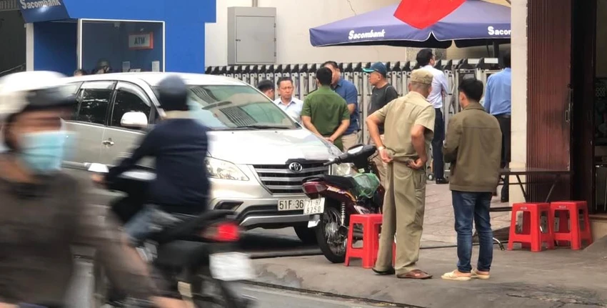 Công an phong tỏa ngân hàng để điều tra vụ việc nghi cướp Công an phong tỏa ngân hàng để điều tra vụ việc nghi cướp