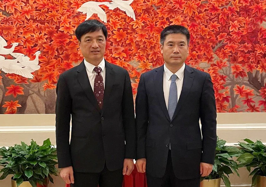 Thứ trưởng Nguyễn Duy Ngọc (trái) và Thứ trưởng Bộ Công an Trung Quốc Từ Đại Đồng Thứ trưởng Nguyễn Duy Ngọc (trái) và Thứ trưởng Bộ Công an Trung Quốc Từ Đại Đồng