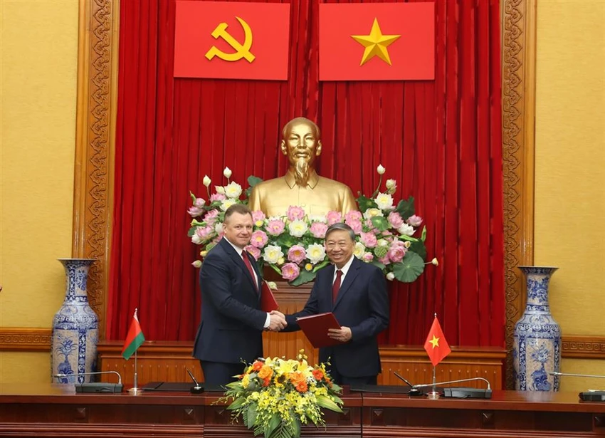 Bộ Công an Việt Nam và Bộ Tình trạng khẩn cấp Belarus ký kết Thỏa thuận hợp tác. Bộ Công an Việt Nam và Bộ Tình trạng khẩn cấp Belarus ký kết Thỏa thuận hợp tác.
