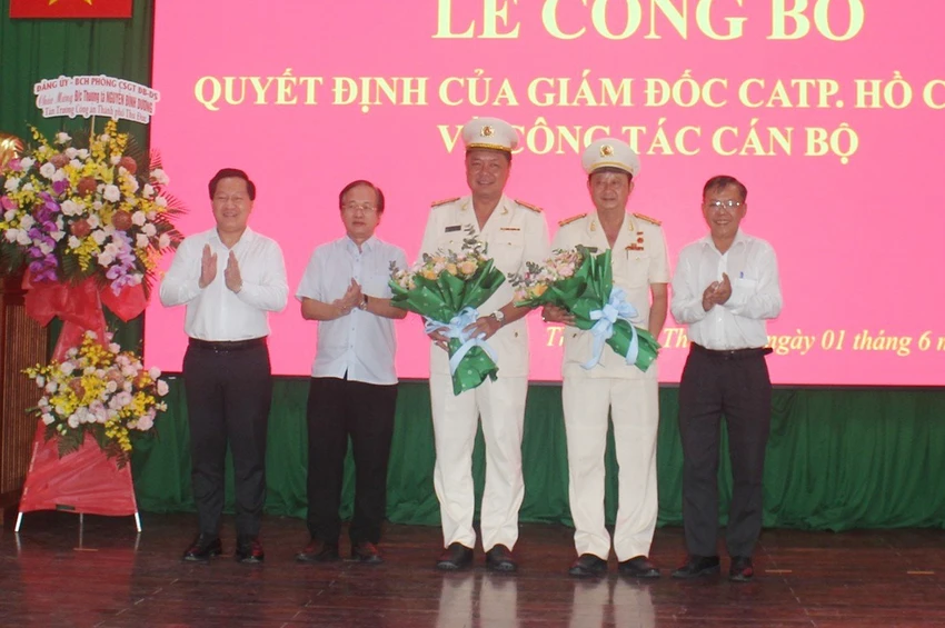 Lãnh đạo TP Thủ Đức chúc mừng Thượng tá Nguyễn Đình Dương và Đại tá Nguyễn Hoàng Thắng Lãnh đạo TP Thủ Đức chúc mừng Thượng tá Nguyễn Đình Dương và Đại tá Nguyễn Hoàng Thắng