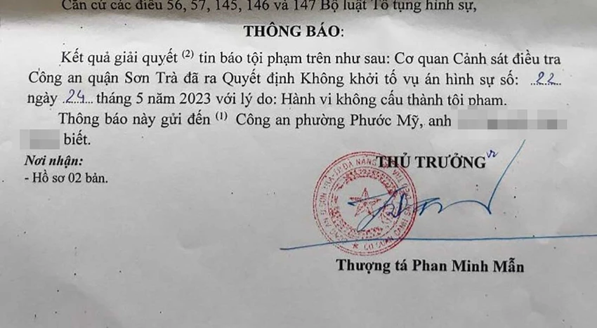 Thông báo không khởi tố vụ án hình sự của Công an quận Sơn Trà. Ảnh: HẢI HIẾU Thông báo không khởi tố vụ án hình sự của Công an quận Sơn Trà. Ảnh: HẢI HIẾU