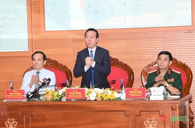 Chủ tịch nước Võ Văn Thưởng, Đại tướng Phan Văn Giang, Phó Thủ tướng Trần Lưu Quang tại buổi làm việc. Chủ tịch nước Võ Văn Thưởng, Đại tướng Phan Văn Giang, Phó Thủ tướng Trần Lưu Quang tại buổi làm việc.