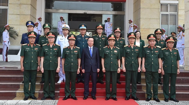 Chủ tịch nước Võ Văn Thưởng và các đại biểu chụp ảnh lưu niệm Chủ tịch nước Võ Văn Thưởng và các đại biểu chụp ảnh lưu niệm