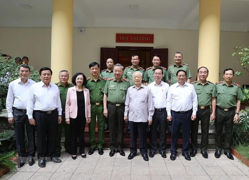 Tổng Bí thư Nguyễn Phú Trọng cùng các đồng chí lãnh đạo Đảng, Nhà nước dự và chỉ đạo hội nghị. (Ảnh: Trí Dũng/TTXVN)