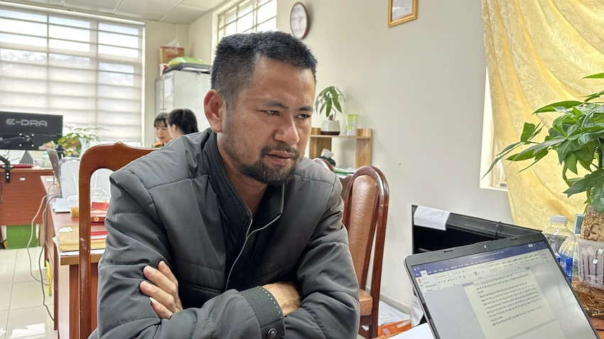 Bị can Dương Viết Phong, cán bộ giám sát thi công thuộc một đơn vị tư nhân tại công an. Ảnh: VÕ TÙNG Bị can Dương Viết Phong, cán bộ giám sát thi công thuộc một đơn vị tư nhân tại công an. Ảnh: VÕ TÙNG