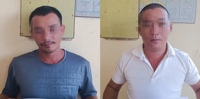 Hai người đàn ông thừa nhận đã ném mắm tôm vào nhà người dân. Ảnh: VT Hai người đàn ông thừa nhận đã ném mắm tôm vào nhà người dân. Ảnh: VT