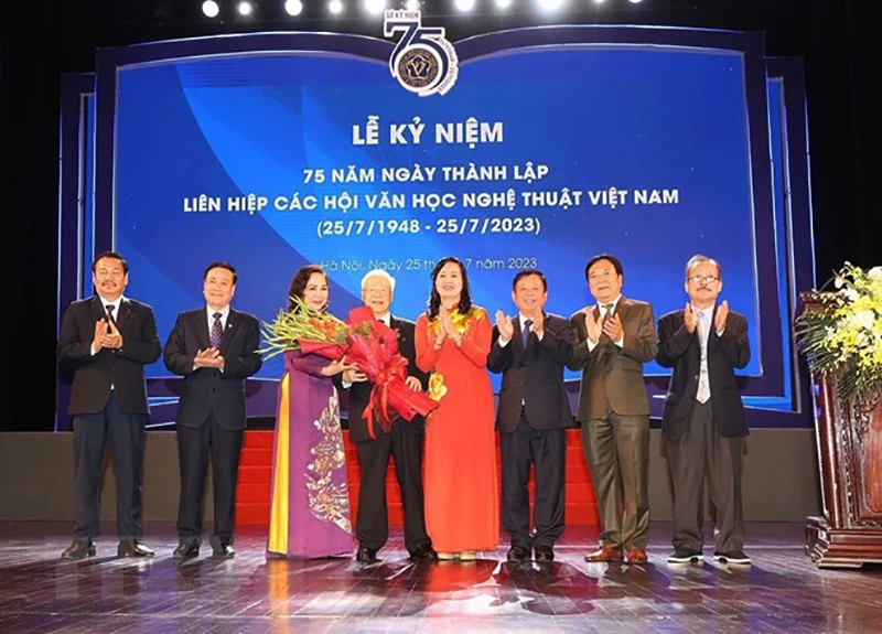 Liên hiệp các Hội Văn học Nghệ thuật Việt Nam, trao tặng Giáo sư-Tiến sỹ Nguyễn Phú Trọng, Tổng Bí thư ban Chấp hành Trung ương Đảng "Kỷ niệm chương vì sự nghiệp Văn học Nghệ thuật Việt Nam" Liên hiệp các Hội Văn học Nghệ thuật Việt Nam, trao tặng Giáo sư-Tiến sỹ Nguyễn Phú Trọng, Tổng Bí thư ban Chấp hành Trung ương Đảng "Kỷ niệm chương vì sự nghiệp Văn học Nghệ thuật Việt Nam"