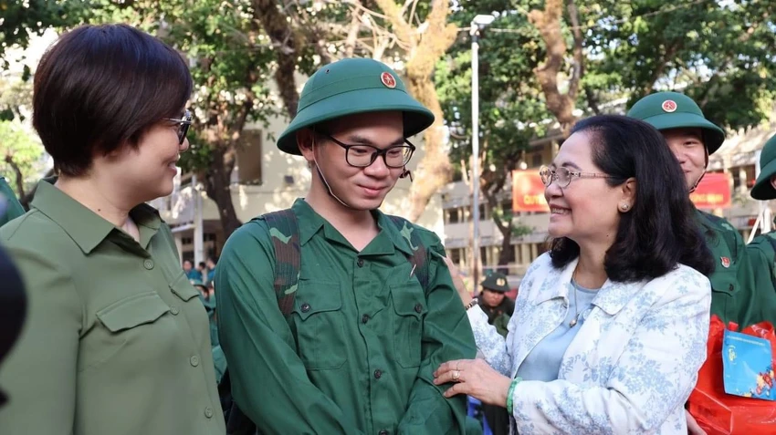 nguyen-thi-le.jpg