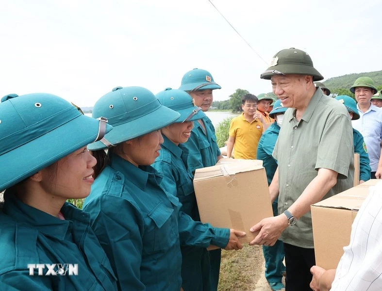 tong-bi-thu-tuyen-quang-3.jpg