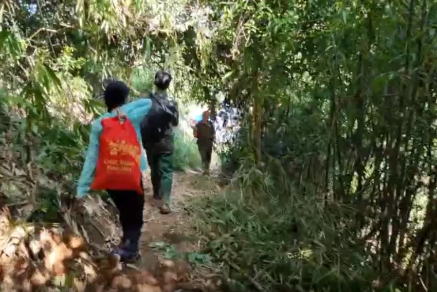 duong-vao-thon-kho-vang.png