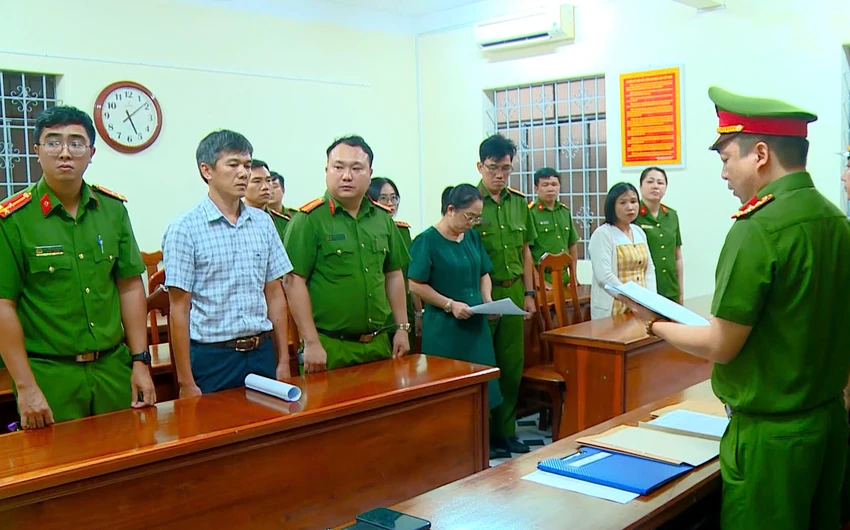 Giám đốc công ty Dũng Lợi và 2 người ở Ban Quản lý dịch vụ công ích TP Nha Trang bị bắt