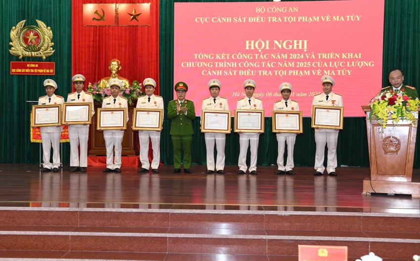 nguy-van-long.jpg