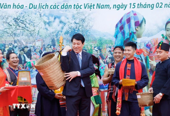 1502-chu-tich-nuoc-ngay-hoi-sac-xuan-18.jpg