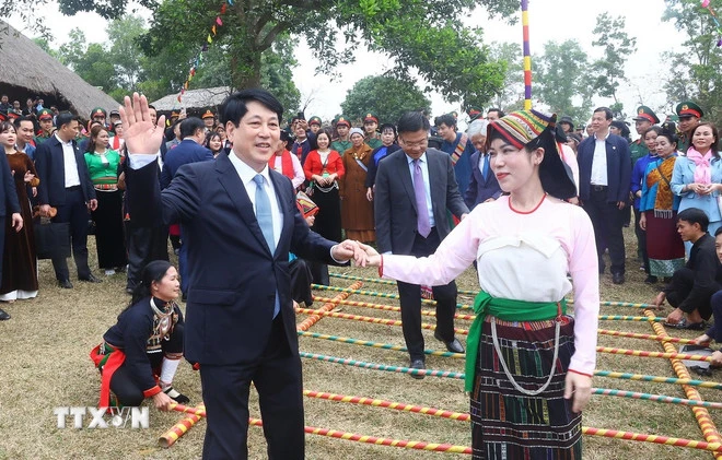 1502-chu-tich-nuoc-ngay-hoi-sac-xuan-21.jpg