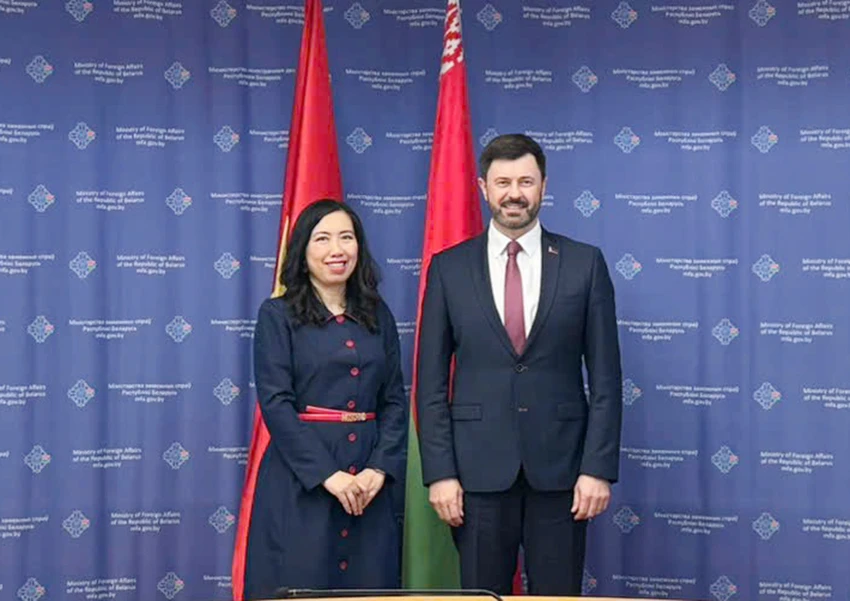 sua_thu-truong-bo-ngoai-giao-chu-tri-tham-van-chinh-tri-viet-nam-belarus.jpg