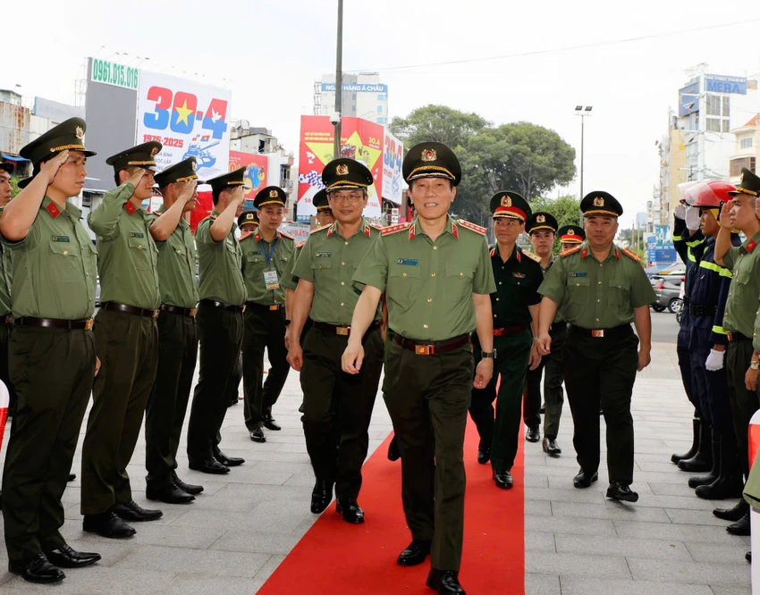 sua_tong-bi-thu-to-lam-du-le-khanh-thanh-tuong-dai-cong-an-nhan-dan.jpg