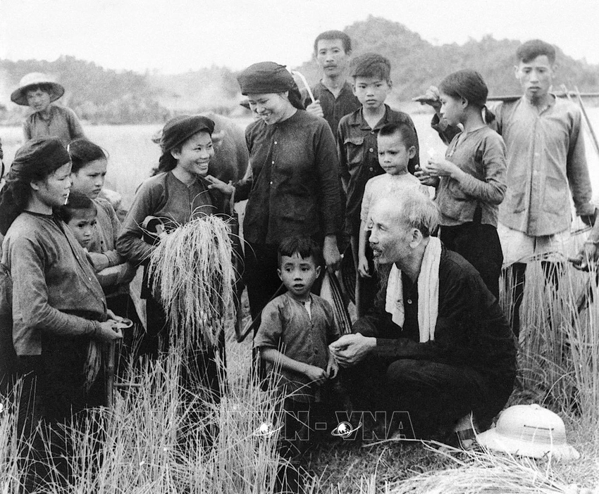 chu-tich-ho-chi-minh6-157-1956.jpg