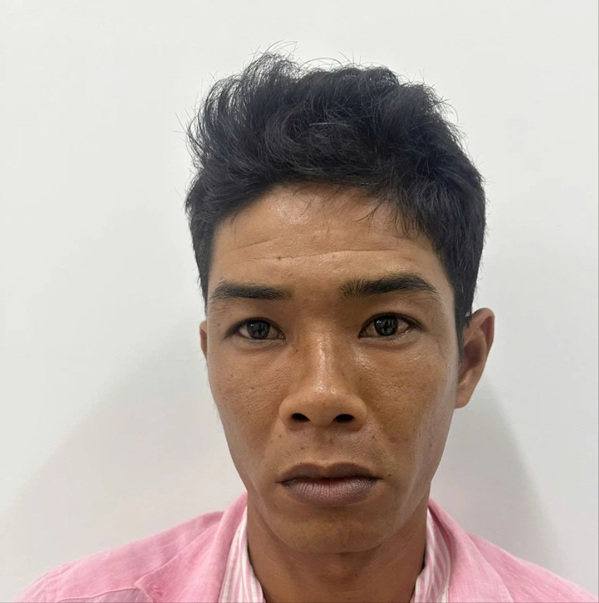 Cạy cốp xe.jpeg