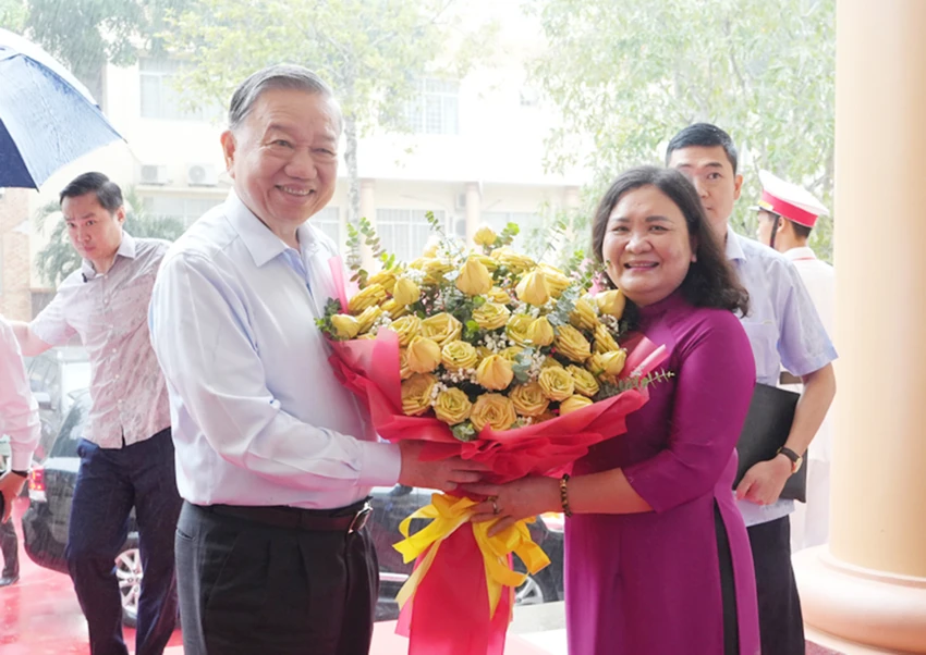 sua_tong-bi-thu-to-lam-ben-tre.jpg