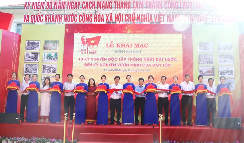 sua_trien-lam-anh.jpg
