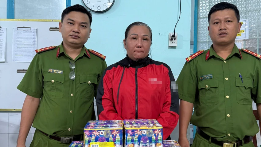 sua_tp-hcm-bat-giu-nguoi-phu-nu-van-chuyen-tang-tru-hon-67-kg-phao-no.jpg