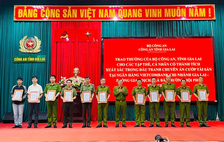 trao thuong1.jpg