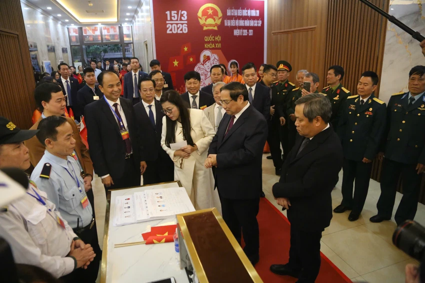 chinh1.jpg