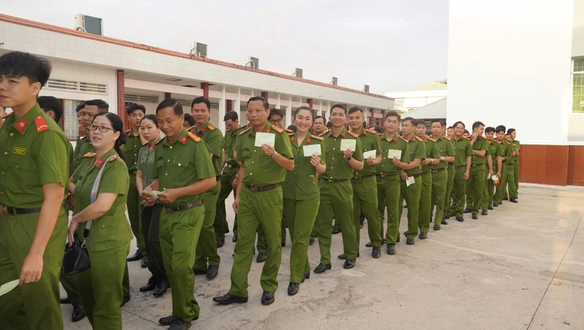 HAIDUONG-VINHLONG1.jpg