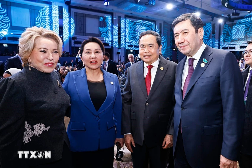 chu-tich-quoc-hoi-tran-thanh-man-du-phien-khai-mac-ipu-152-4.jpg