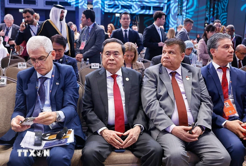 chu-tich-quoc-hoi-tran-thanh-man-du-phien-khai-mac-ipu-152-6.jpg