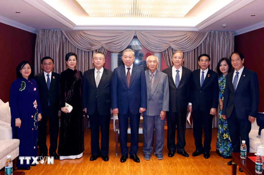 tong-bi-thu-chu-tich-nuoc-to-lam-gap-mat-nhan-sy-huu-nghi-viet-nam-trung-quoc-3.jpg