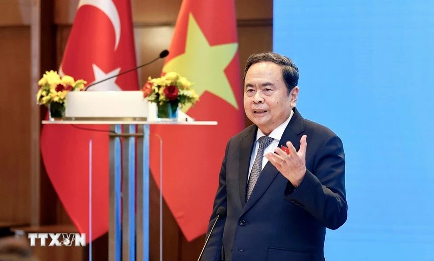 chu-tich-quoc-hoi-gap-go-cong-dong-nguoi-viet-nam-tai-tho-nhi-ky-3.jpg