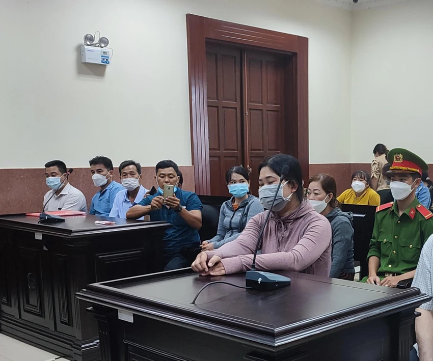Bị cáo Nguyễn Thị Mén tại toà. Ảnh NGUYỄN THÀNH Bị cáo Nguyễn Thị Mén tại toà. Ảnh NGUYỄN THÀNH