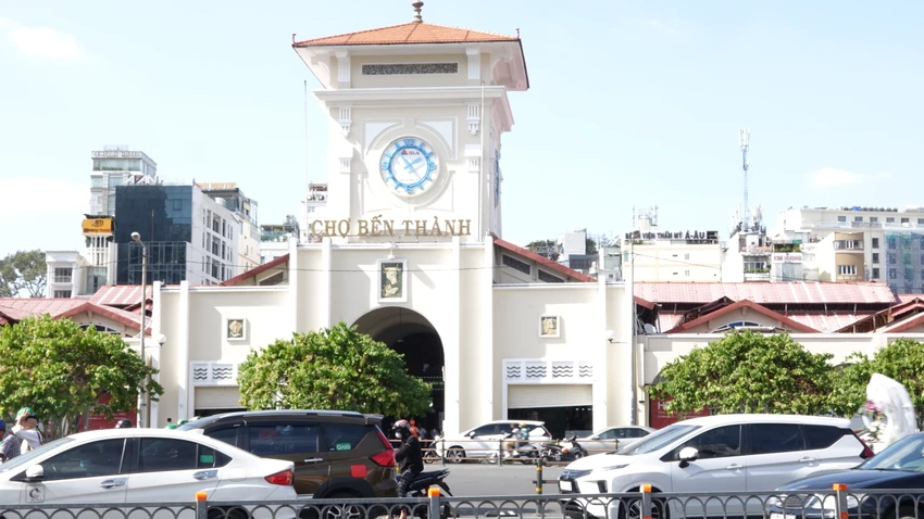 Tiểu thương chợ Bến Thành trăn trở với chiến dịch Tiktoker về hỗ trợ livestream bán hàng