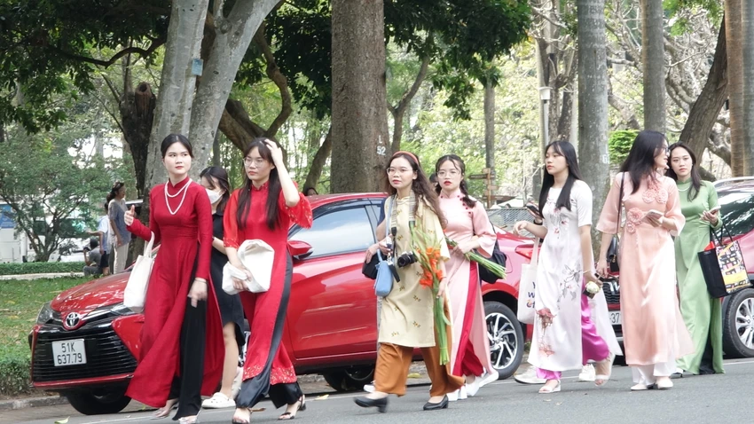 du-khach-tham-quan-dinh-doc-lap-cuoi-nam-8054.jpg