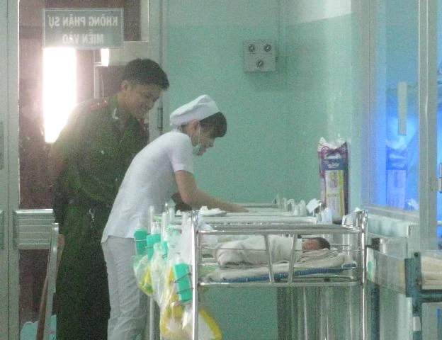 Nghi can đem trả lại bé sơ sinh bị bắt cóc tại BV Hùng Vương ảnh 1 Nghi can đem trả lại bé sơ sinh bị bắt cóc tại BV Hùng Vương ảnh 1