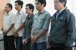 Chủ tịch nước yêu cầu xử nghiêm vụ 5 công an đánh chết nghi can ảnh 1 Quang cảnh phiên tòa sơ thẩm