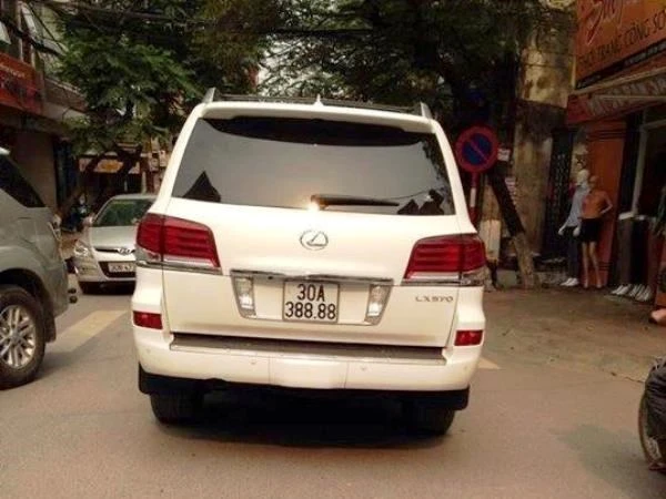Vụ 2 xe tiền tỷ trùng biển số tứ quý 8: Đã xác định được xe mang biển giả ảnh 1 Vụ 2 xe tiền tỷ trùng biển số tứ quý 8: Đã xác định được xe mang biển giả ảnh 1