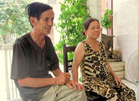 Ông Võ, bà Yến chưa hết bàng hoàng sau vụ bị cướp 45 cây vàng giữa ban ngày.