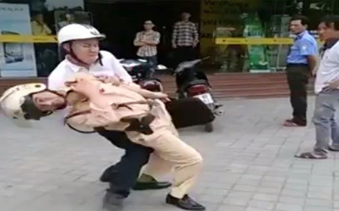CSGT; Thanh Hóa, bị đánh; thờ ơ CSGT; Thanh Hóa, bị đánh; thờ ơ