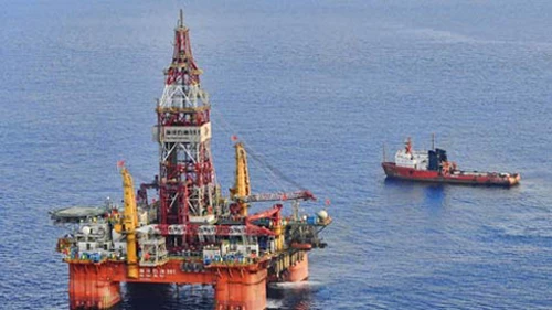 Giàn khoan Hải Dương 981 của Trung Quốc đặt trái phép trong vùng đặc quyền kinh tế của Việt Nam Giàn khoan Hải Dương 981 của Trung Quốc đặt trái phép trong vùng đặc quyền kinh tế của Việt Nam