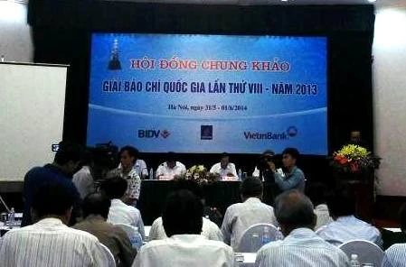 Hội đồng chung khảo đã làm việc công tâm, nghiêm túc, trách nhiệm cao để lựa chọn những tác phẩm báo chí xuất sắc nhất. Hội đồng chung khảo đã làm việc công tâm, nghiêm túc, trách nhiệm cao để lựa chọn những tác phẩm báo chí xuất sắc nhất.