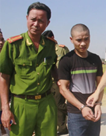 Hung thủ Nguyễn Văn Hải bị bắt sau hơn 30 giờ gây án. Ảnh: Đình Hợp. hai-sat-thu.jpg