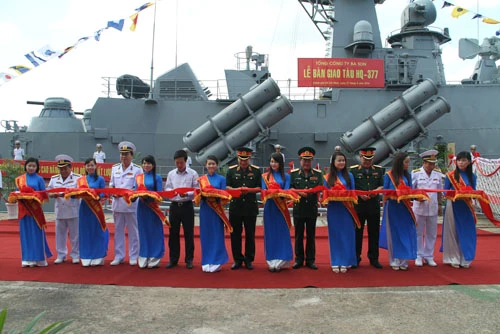 Bàn giao 2 tàu tên lửa hiện đại cho Quân chủng Hải quân ảnh 4 Bàn giao 2 tàu tên lửa hiện đại cho Quân chủng Hải quân ảnh 4