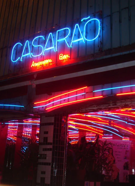 “Nhà thổ” Casarao nổi tiếng ở Brazil. “Nhà thổ” Casarao nổi tiếng ở Brazil.