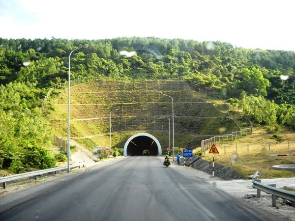 Buộc dừng thu phí vì đường hằn lún, nhắc mãi vẫn không sửa ảnh 1 Buộc dừng thu phí vì đường hằn lún, nhắc mãi vẫn không sửa ảnh 1
