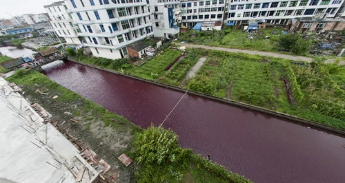 Bí ẩn nước sông ở Trung Quốc đổi sang màu máu qua một đêm ảnh 1 Bí ẩn nước sông ở Trung Quốc đổi sang màu máu qua một đêm ảnh 1